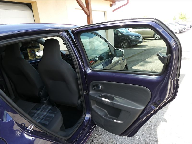 Volkswagen up! 1,0 MPi CLUB 55kW - fotka 25 z 47