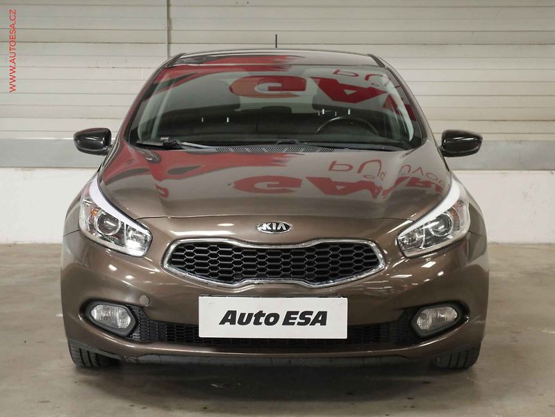 Kia Ceed (2014) 1.4 CVVT, ČR, AC, temp - fotka 2 z 18