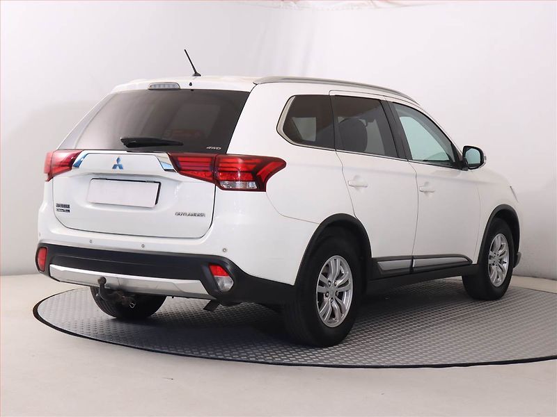 Mitsubishi Outlander (2016) 2.2 DI-D, 4X4, Tempomat - fotka 5 z 16