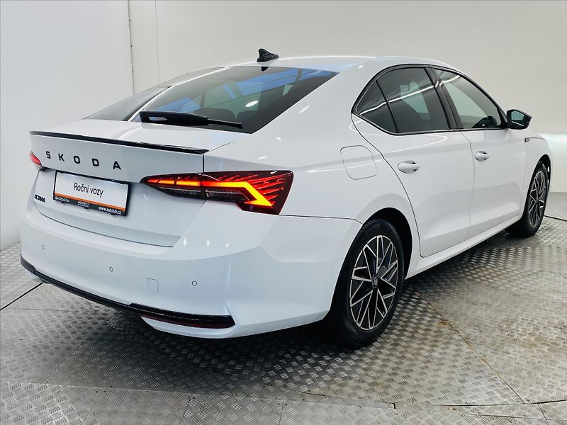 Škoda Octavia 1,5 TSI 110kW SportLine - fotka 2 z 26