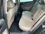 Volkswagen Passat (2009) 2.0 TDI, Highline, DSG - náhled 10