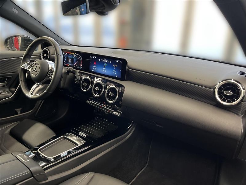 Mercedes-Benz Třídy A 180 Progressive Line - fotka 14 z 21