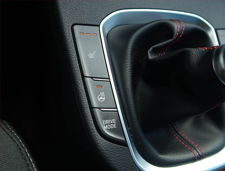 Hyundai i30 (2023) N-Line 1.5 T-GDI - fotka 17 z 19