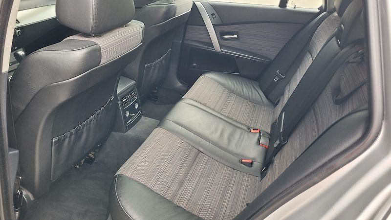 BMW Řada 5 525iA  - fotka 16 z 25