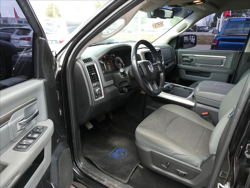 RAM 1500 5,7 HEMI Bighorn 295kW AT8 - fotka 11 z 35
