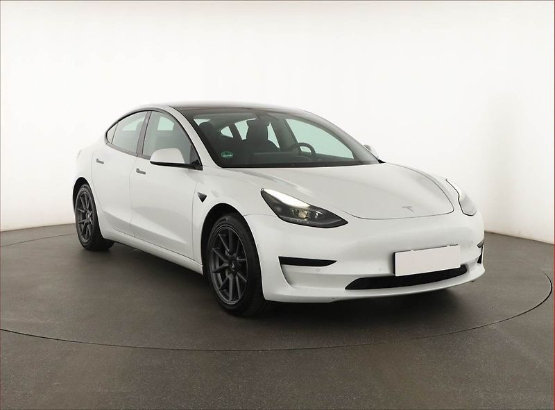 Tesla Model 3 (2021) Std Range Plus 55kWh, SoH 78% - fotka 1 z 20