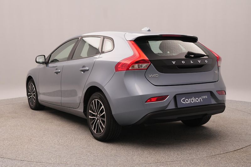 Volvo V40 T2 MOMENTUM AUT  - fotka 8 z 41