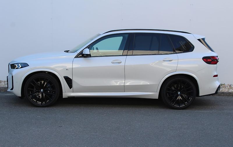 BMW X5 xDrive30d - fotka 9 z 23