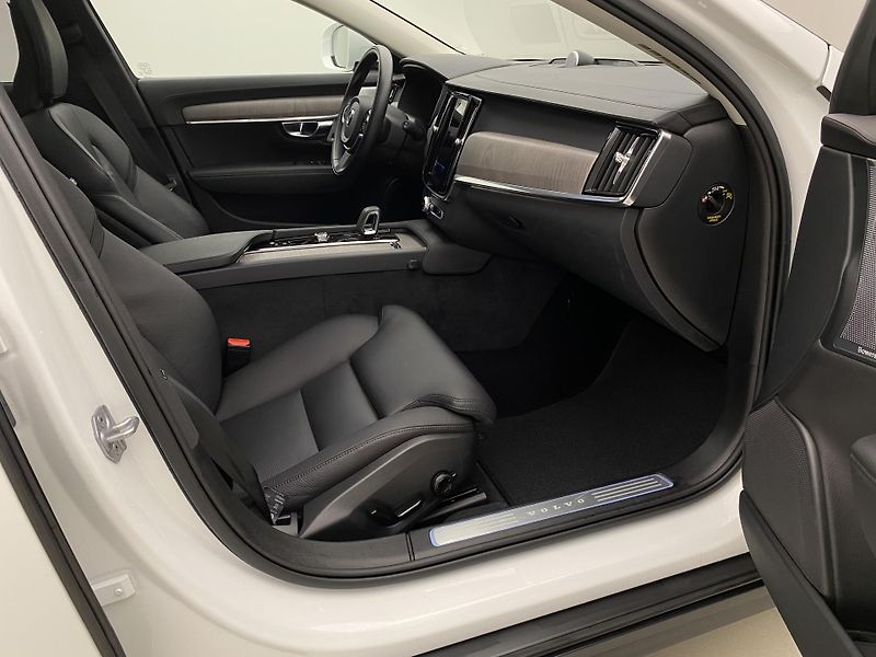 Volvo V90 CC B4 AWD MOMENTUM AUT - fotka 24 z 65