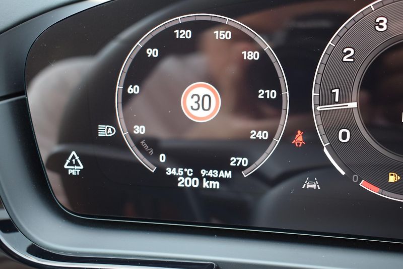Porsche Cayenne (2026) KeyLess/SoftClose/Pano - fotka 15 z 52