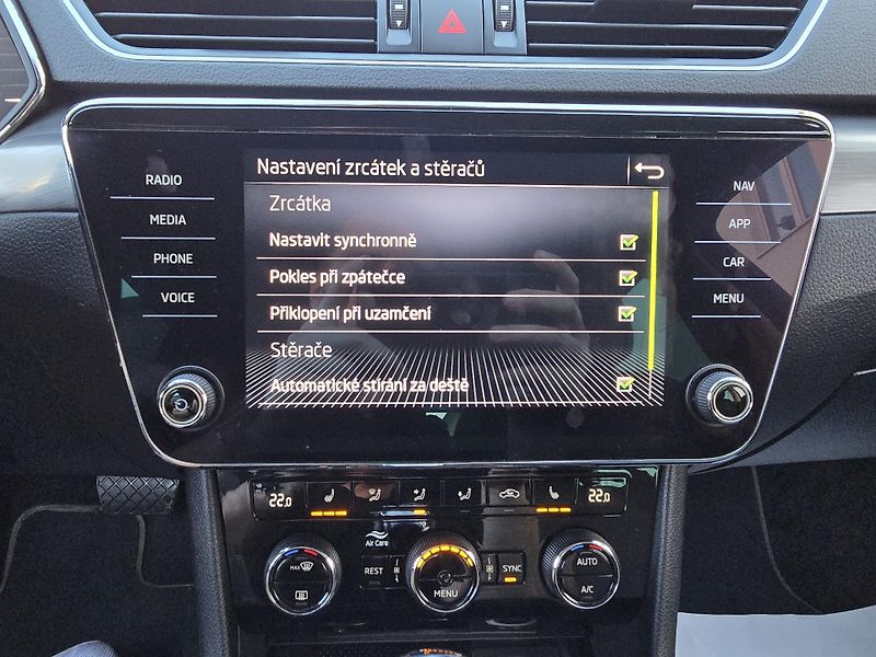 Škoda Superb 2,0 TDI DSG STYLE VIRTUAL NAVI - fotka 38 z 51