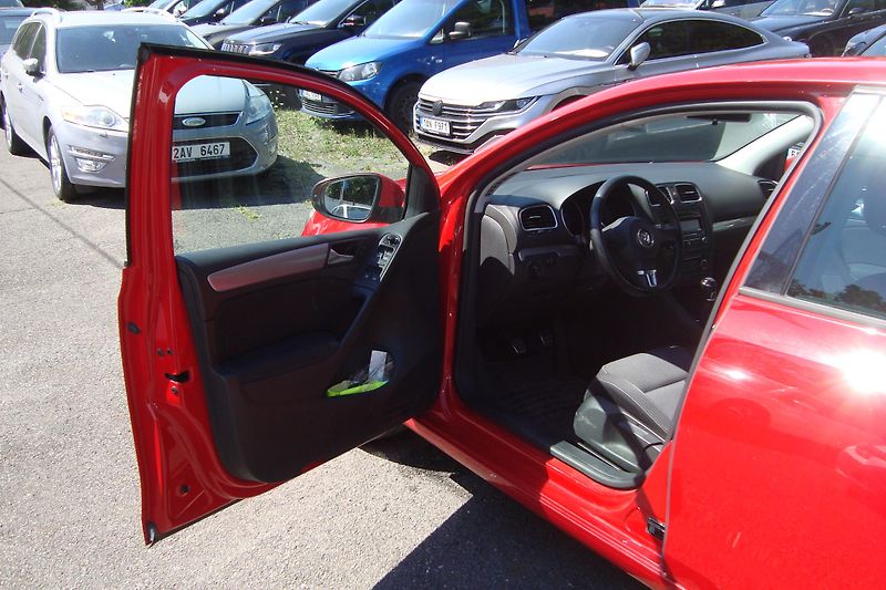 Volkswagen Golf (2011) VI,1.2TSi,ČR,Serv.Kn,114tis.km - fotka 24 z 75