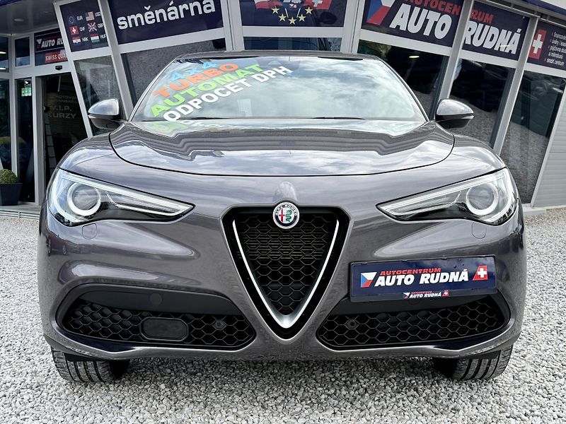 Alfa Romeo Stelvio 2,0T Q4 280PS 4x4 Automat - fotka 4 z 40