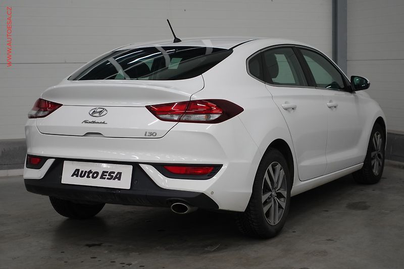 Hyundai i30 (2019) 1.6CRDi Fastback, ČR - fotka 4 z 22