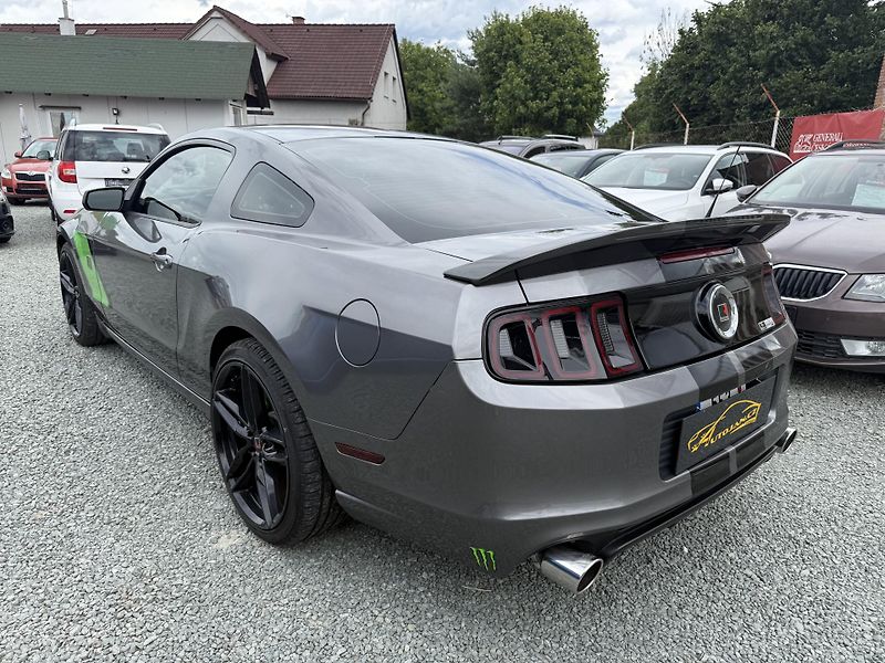 Ford Mustang (2013) 3.7 V6 - fotka 4 z 14