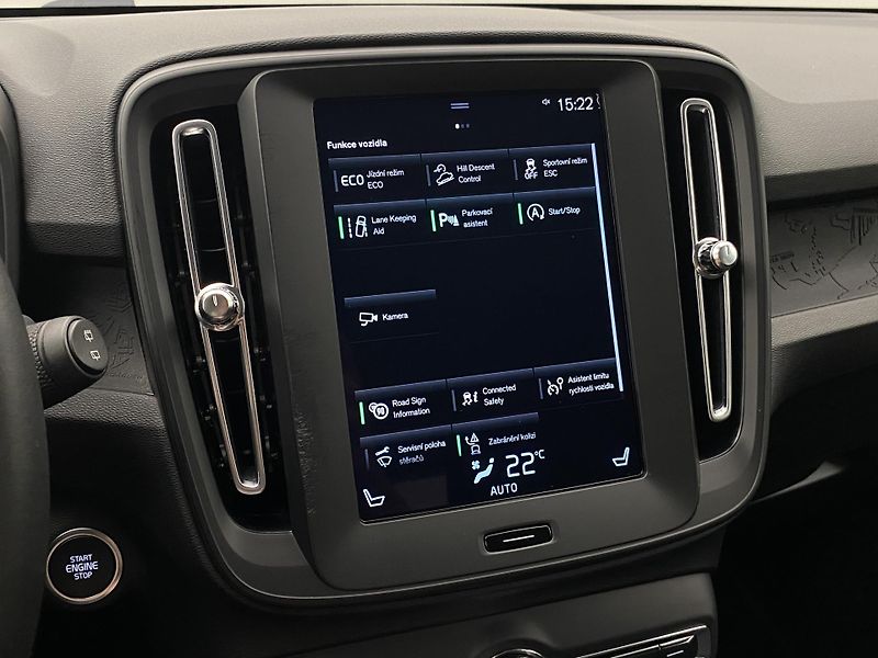 Volvo XC40 T2 KINETIC CZ - fotka 33 z 41