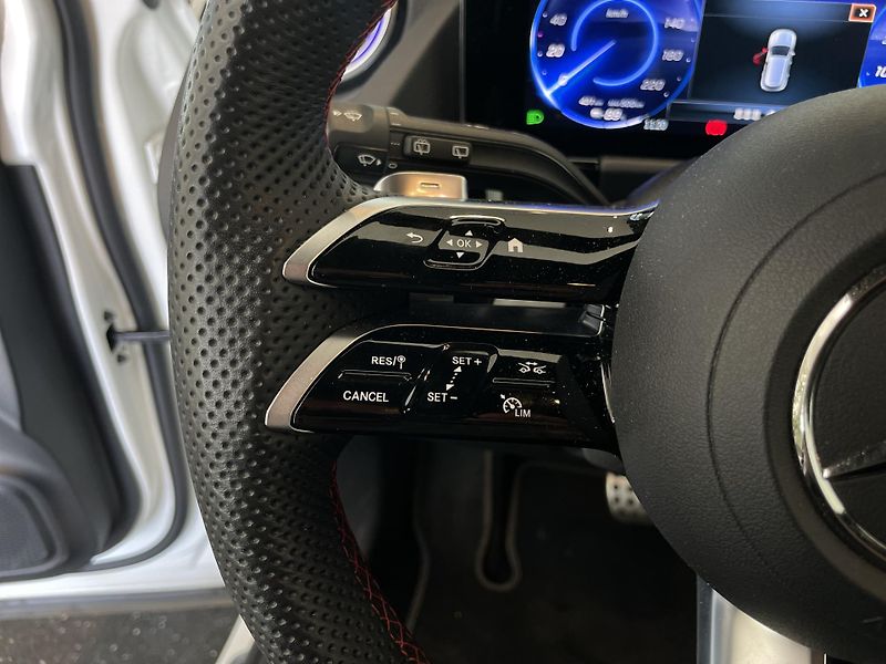 Mercedes-Benz EQA 250+ AMG - fotka 20 z 37
