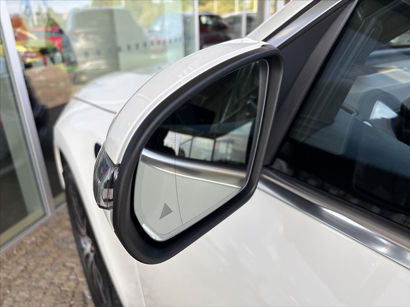 Mercedes-Benz EQC 400 4Matic - fotka 31 z 34