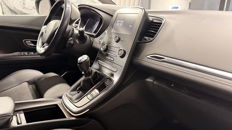 Renault Grand Scénic (2021) TCE 140,REZERVOVÁNO - fotka 35 z 56