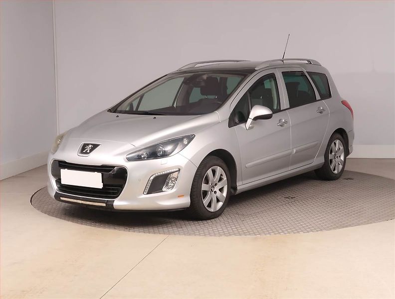 Peugeot 308 (2012) 1.6 HDi, Navi, Xenony - fotka 2 z 17