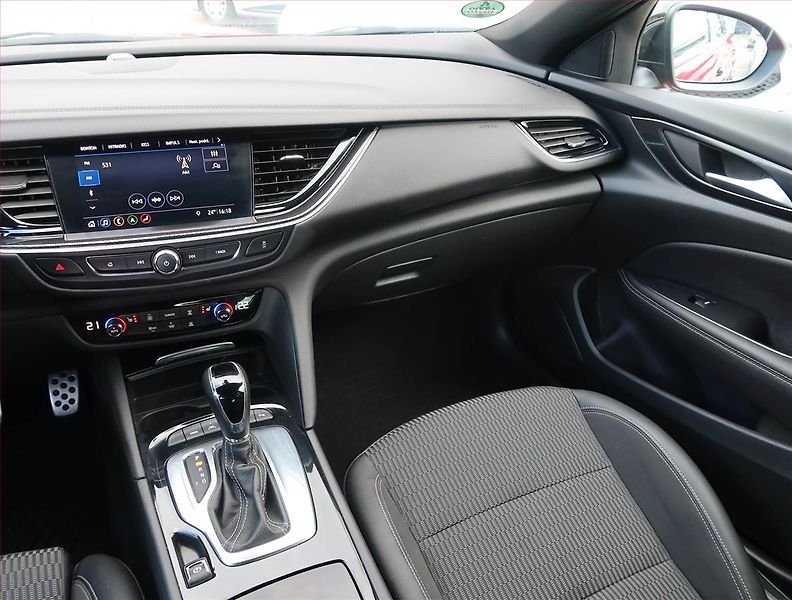 Opel Insignia (2020) 2.0 Turbo , Automat - fotka 8 z 23