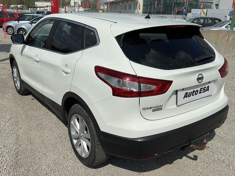 Nissan Qashqai (2015) 1.6dCi, ČR, STK11/27 - fotka 6 z 17