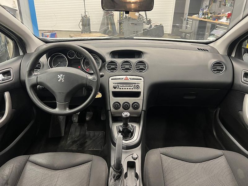 Peugeot 308 1.6HDi 68kW - fotka 16 z 17