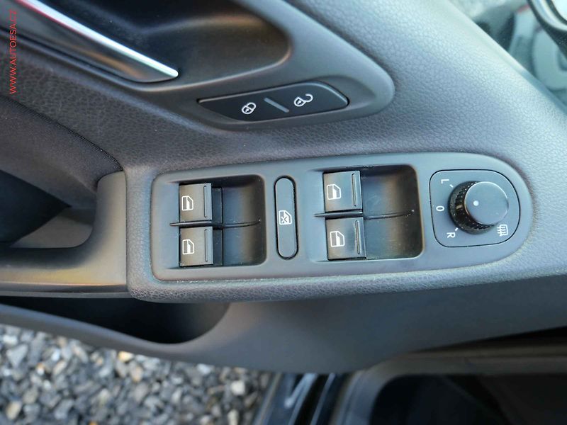 Volkswagen Golf (2010) 1.2 TSi, 2.maj,ČR, Trendline - fotka 11 z 14