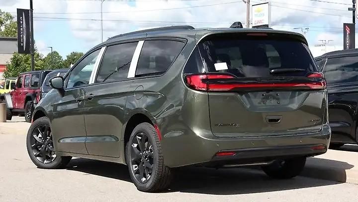 Chrysler Pacifica (2026) Nová 2027 na cestě do ČR AWD - fotka 3 z 6