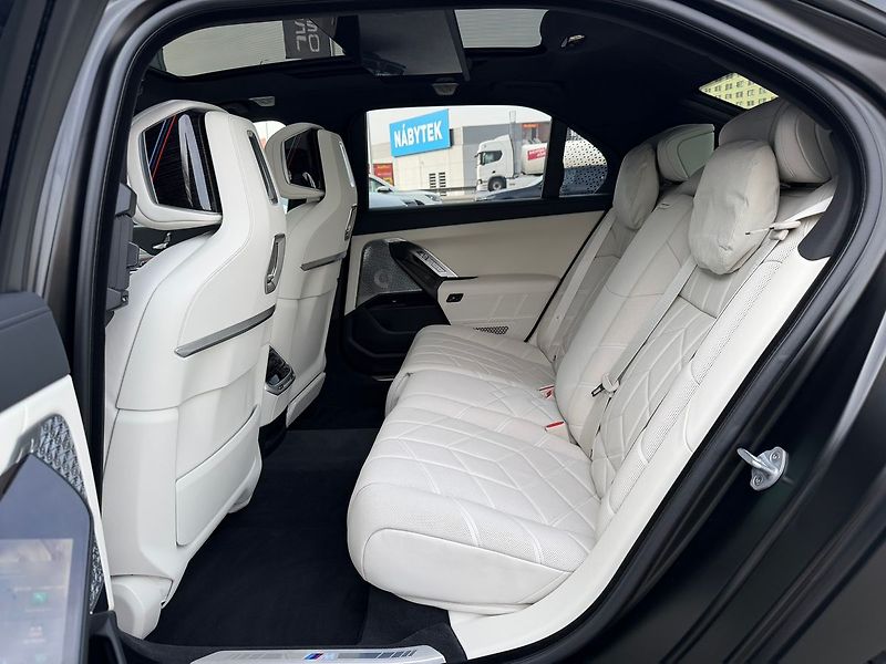 BMW Řada 7 750e xDrive 07/2025 TV - fotka 23 z 31