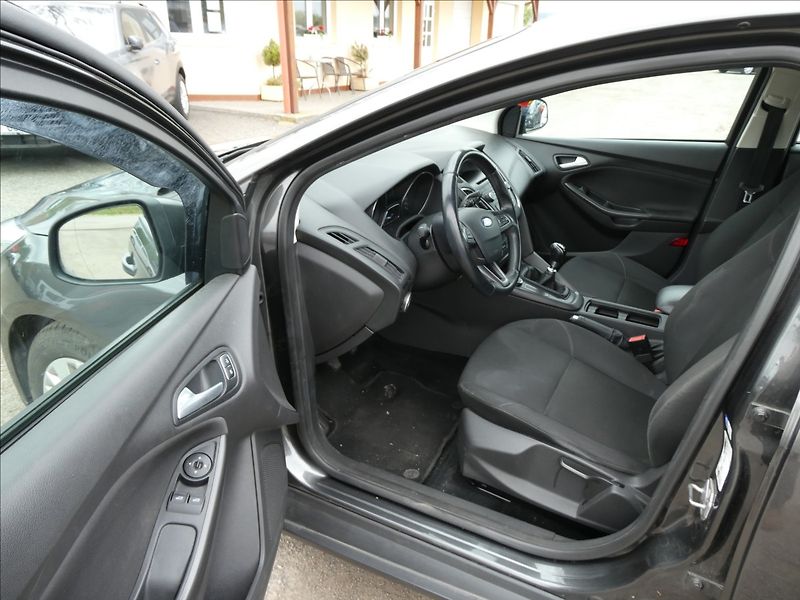 Ford Focus 1,5 Duratorq TDCI 95k kombi - fotka 13 z 38