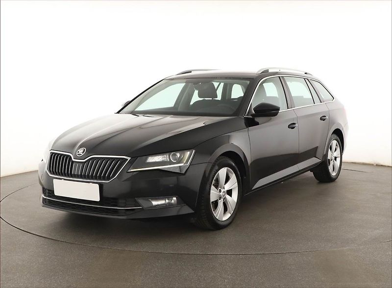 Škoda Superb (2016) 1.6 TDI, Xenony, Tempomat - fotka 2 z 15