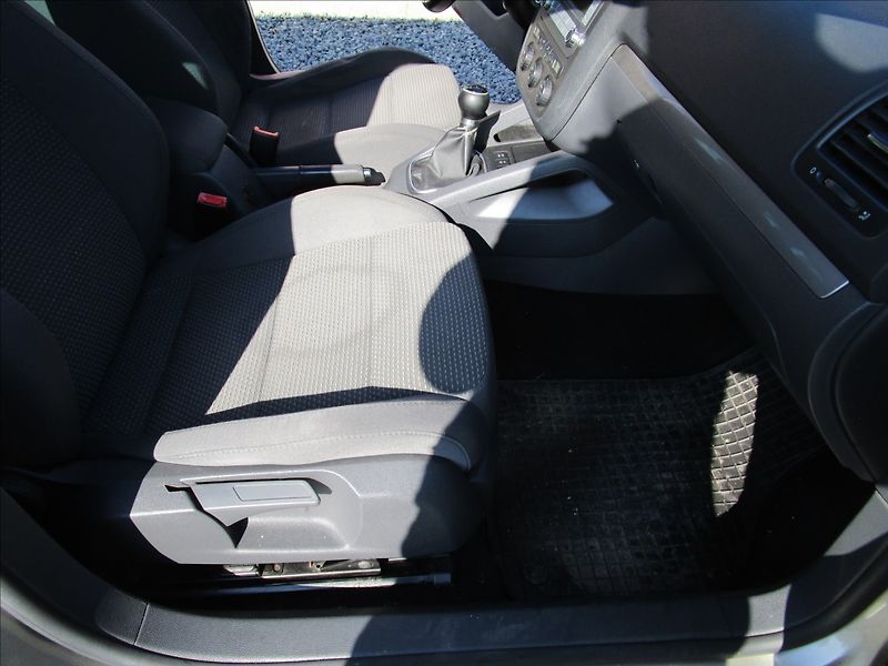 Volkswagen Golf Variant 1.4TSi Sport, aut. Kli - fotka 16 z 42