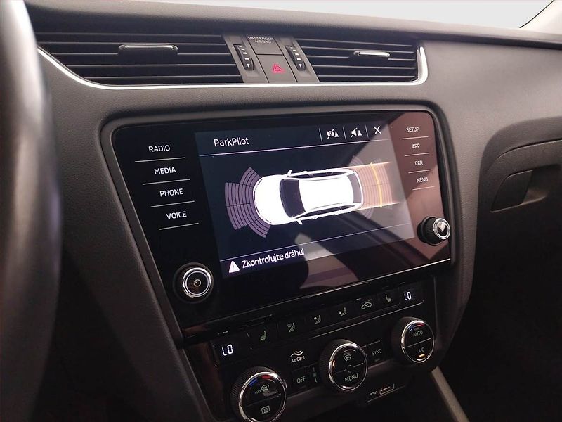 Škoda Octavia (2019) Style 2.0 TSI, 4X4, Automat - fotka 30 z 32