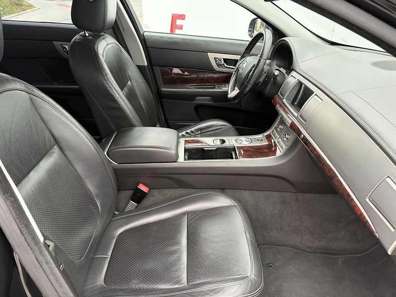 Jaguar XF (2010) 3.0 V6D - fotka 21 z 28