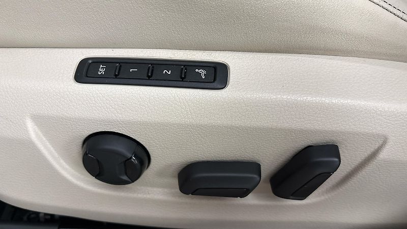 Škoda Superb 1.4 TSI iV DSG L&K Combi - fotka 21 z 37