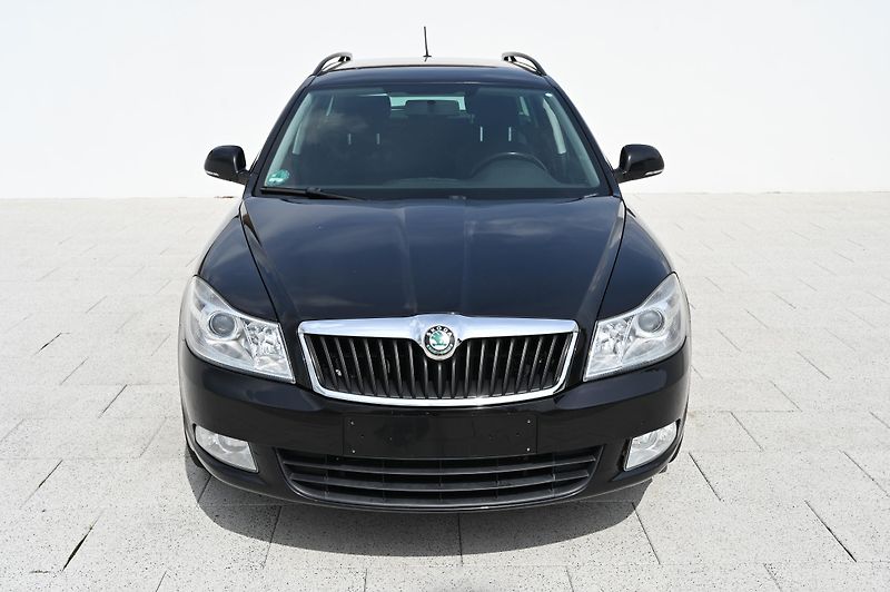 Škoda Octavia 2.0TDI 7/2011 Rezervace - fotka 2 z 50