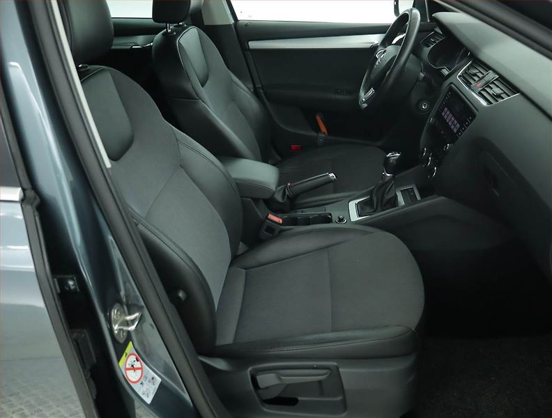 Škoda Octavia (2018) 1.5 TSI, Serv.kniha, Kůže - fotka 9 z 15