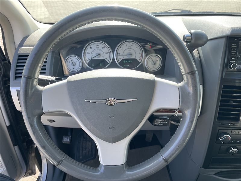 Chrysler Town & Country 3,8 i V6 RT LPG Automat 7míst - fotka 17 z 34
