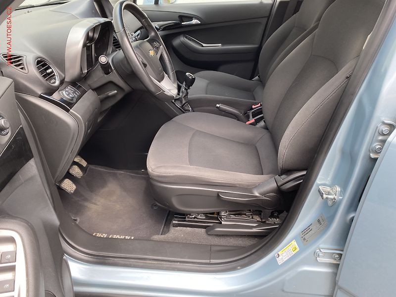 Chevrolet Orlando (2012) 1.8i, LTZ, navi, park.čidla - fotka 9 z 18