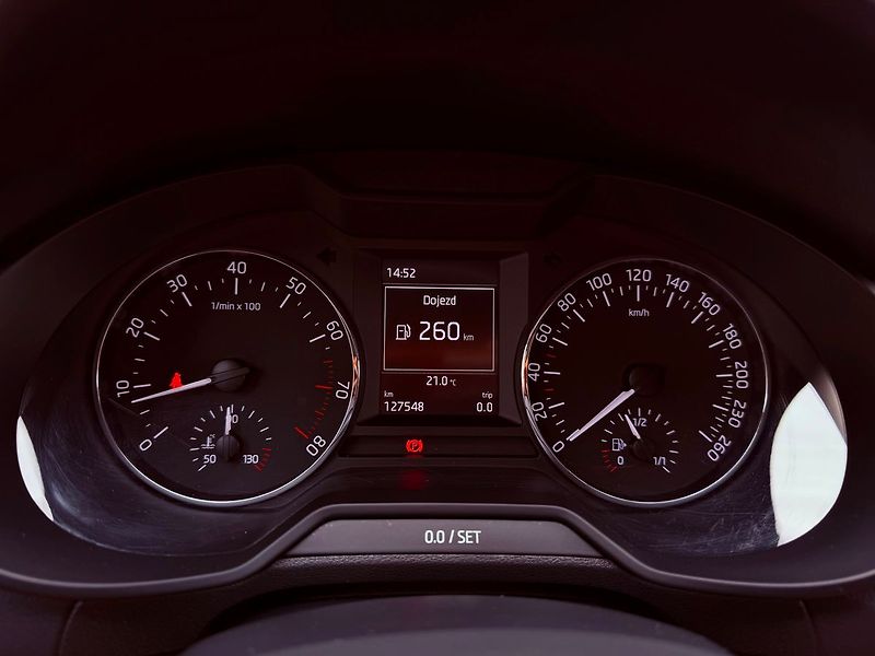 Škoda Octavia 1.4 TSi Elegance, Serviska - fotka 17 z 25