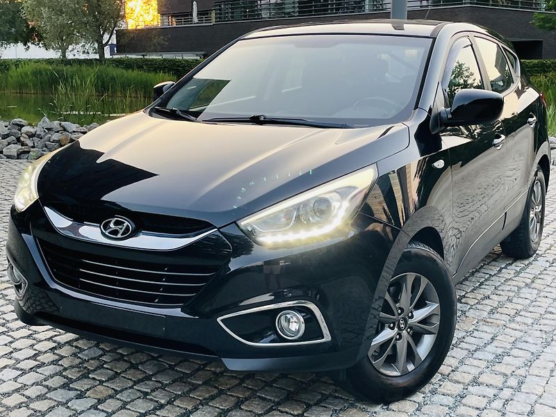 Hyundai ix35 2.0i AUTOMAT VYHŘEV TAŽNÉ - fotka 1 z 43