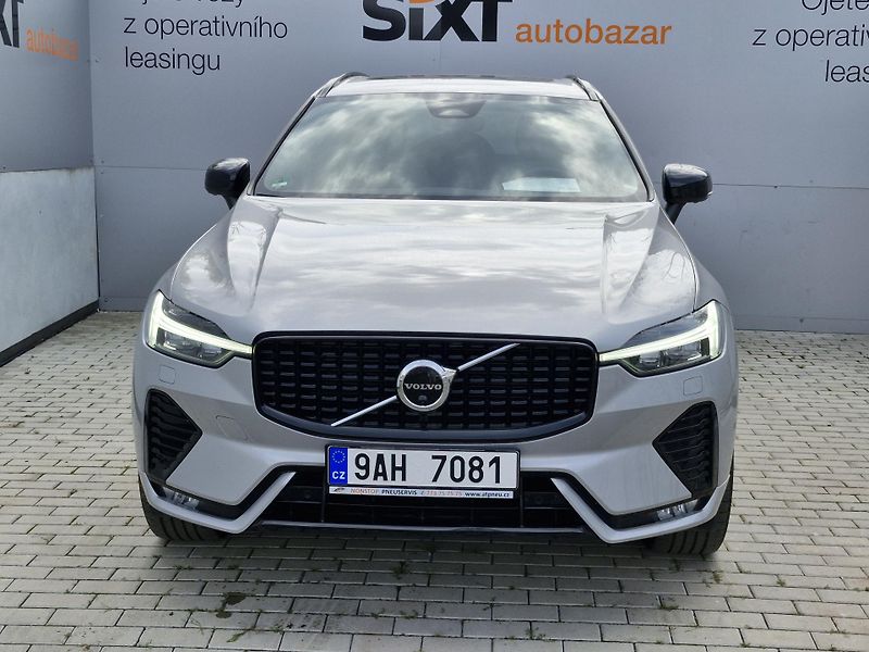 Volvo XC60  B4 R-Design (145 kW) 4x4 AUT - fotka 2 z 6