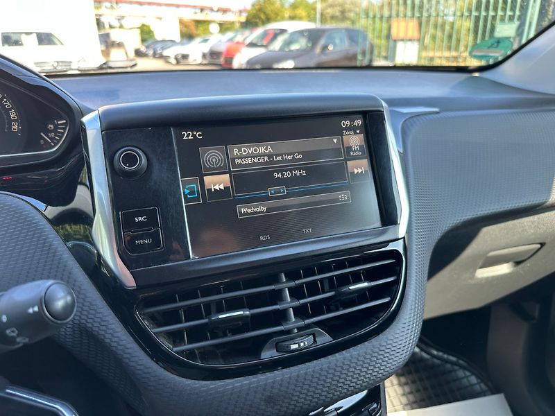 Peugeot 2008 (2015) 1,6HDI Allure - fotka 17 z 21