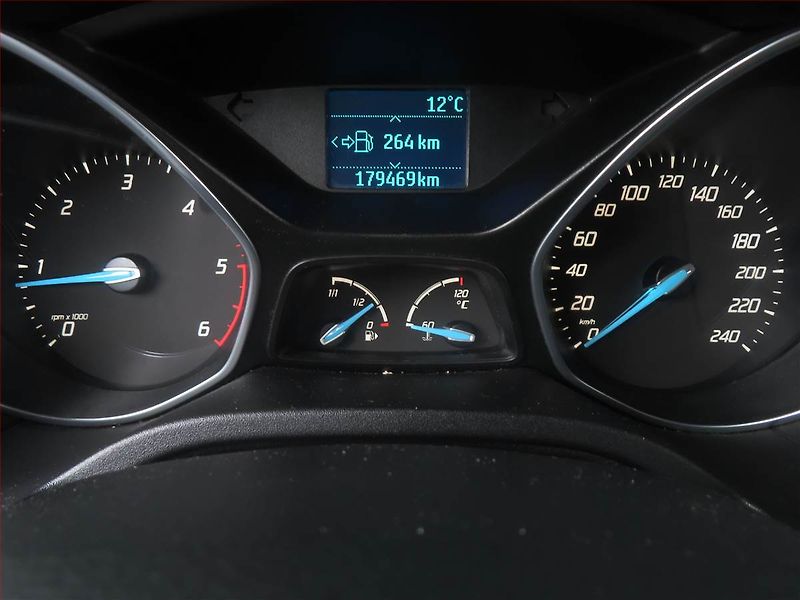Ford Focus (2012) 1.6 TDCi, Tažné, rezervace - fotka 11 z 15