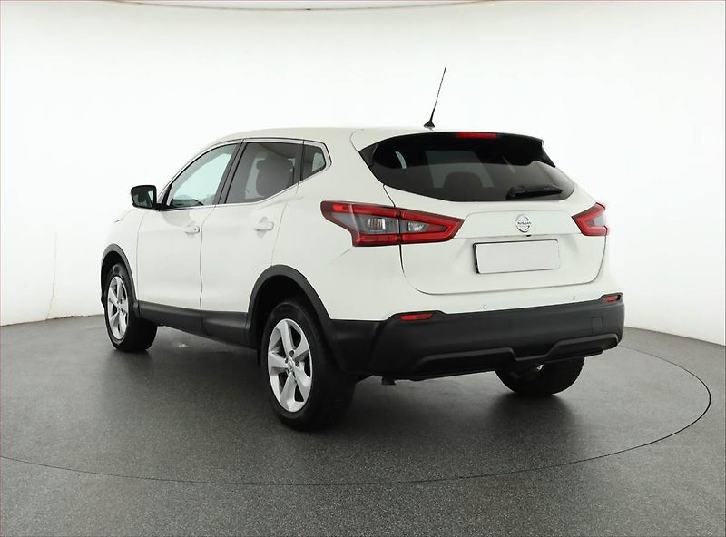 Nissan Qashqai (2019) 1.3 DIG-T, ČR,1.maj - fotka 4 z 16