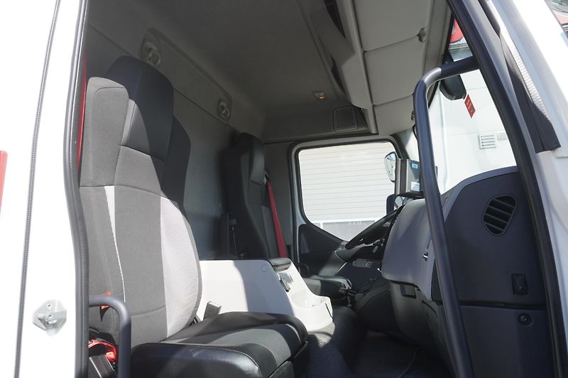 Renault Trucks D (2016) 12 / Lamberet refrigerated tru - fotka 19 z 24