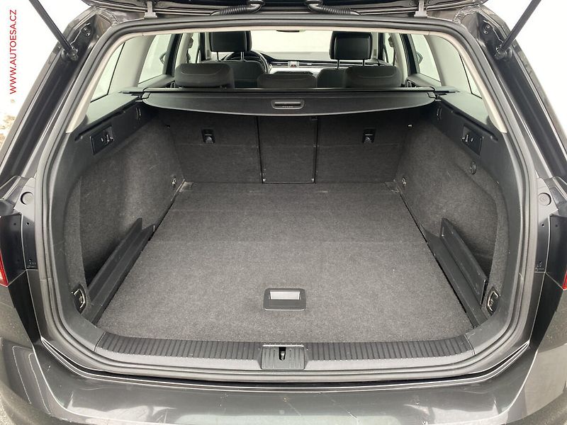 Volkswagen Passat (2022) 2.0 TDi, DSG, LED, navi - fotka 7 z 19