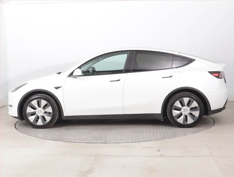 Tesla Model Y (2023) Long Range AWD 79kWh, SoH 90% - fotka 3 z 22