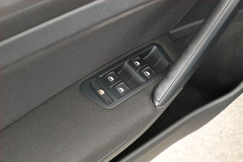 Volkswagen Golf (2013) 1.2 TSI, ČR,1.maj, Tempomat - fotka 9 z 15